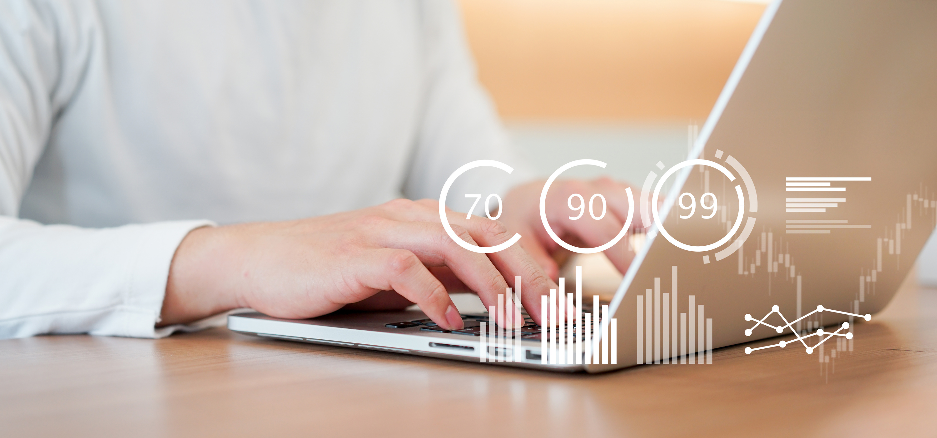 Warehouse forecasting met plannings- en beoordelingsstatistieken op een computerscherm